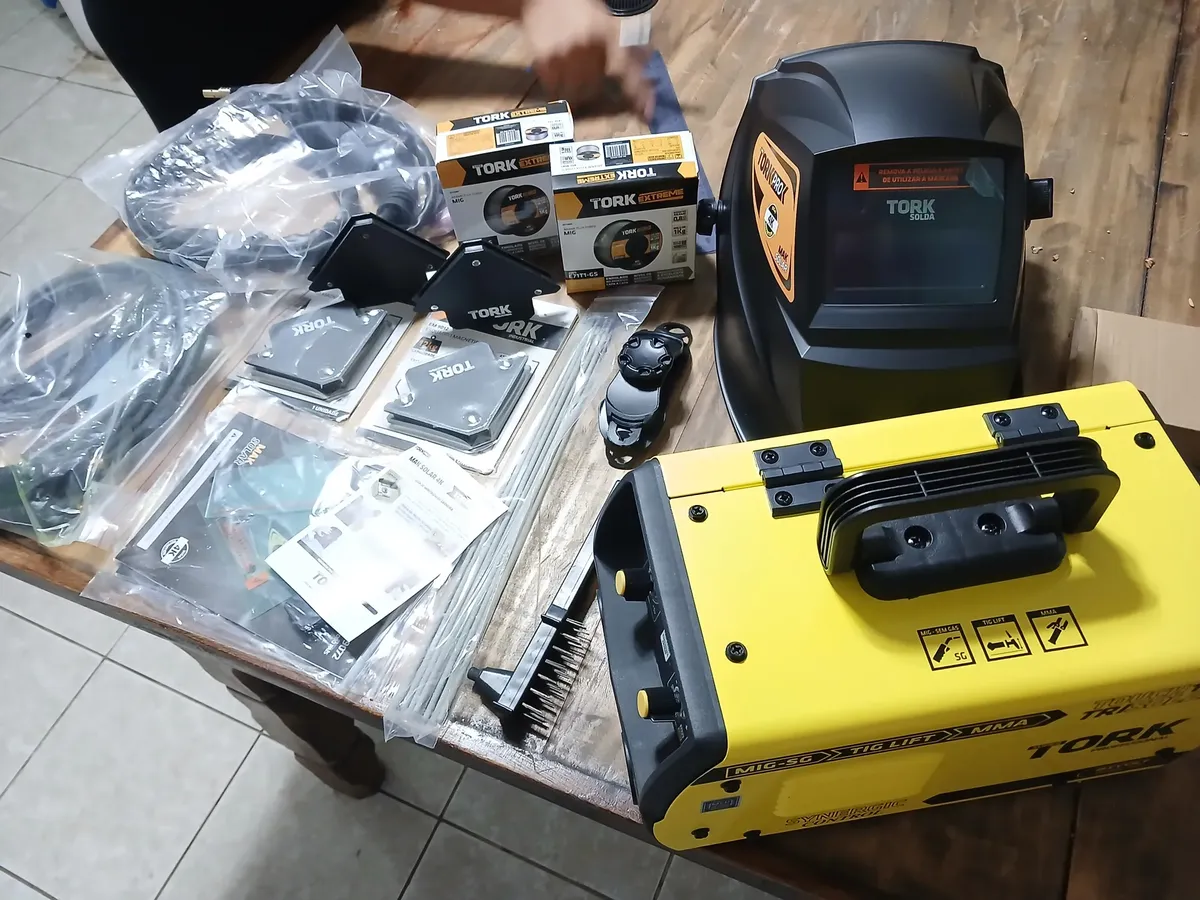 Maquina Solda Inversora Mig Sem Gás 160a Tig Mma Trisolda Cor Amarelo